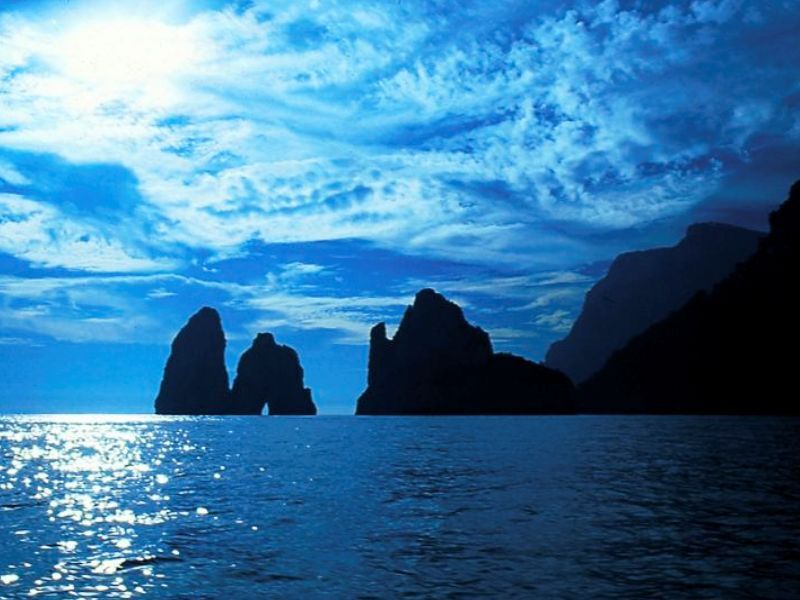 Capri Cosa fare a Capri: 5 luoghi imperdibili per un weekend indimenticabile.
